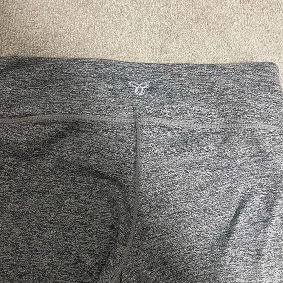 TNA atmosphere leggings, size medium, hi-rise. Good condition. - Picture 3 of 4